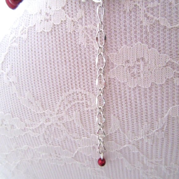 Single strand "flapper" necklace cranberry satin finish beading & rhinestones - Picture 6 of 6